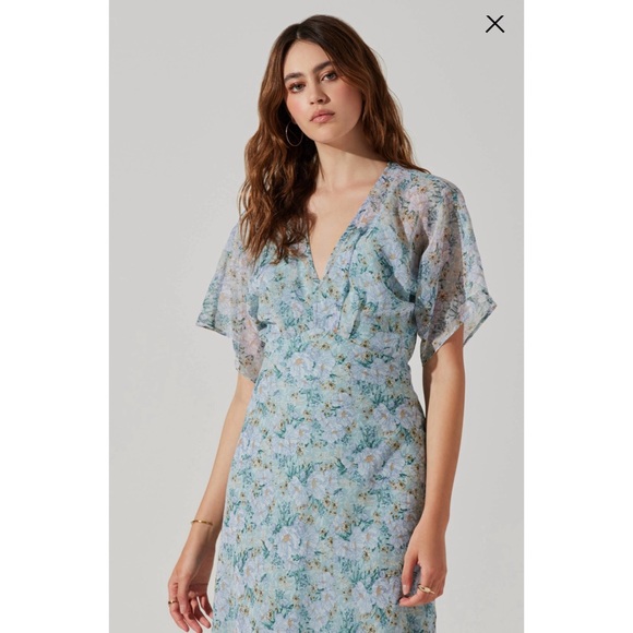 ASTR The Label Flutter Sleeve Open Back Maxi Dress - Picture 2 of 8